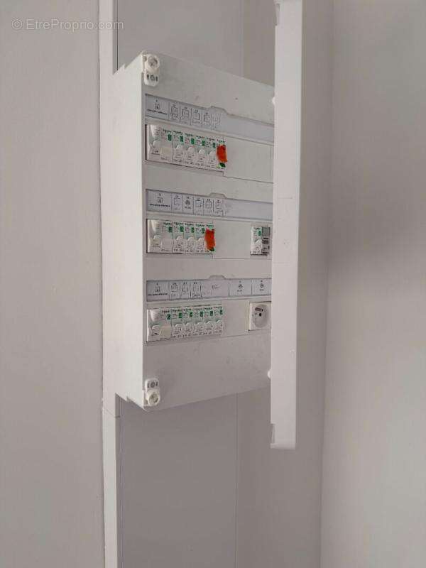 Local d'activité, 327M², bureaux, entrepôt, stationnement - photo 10