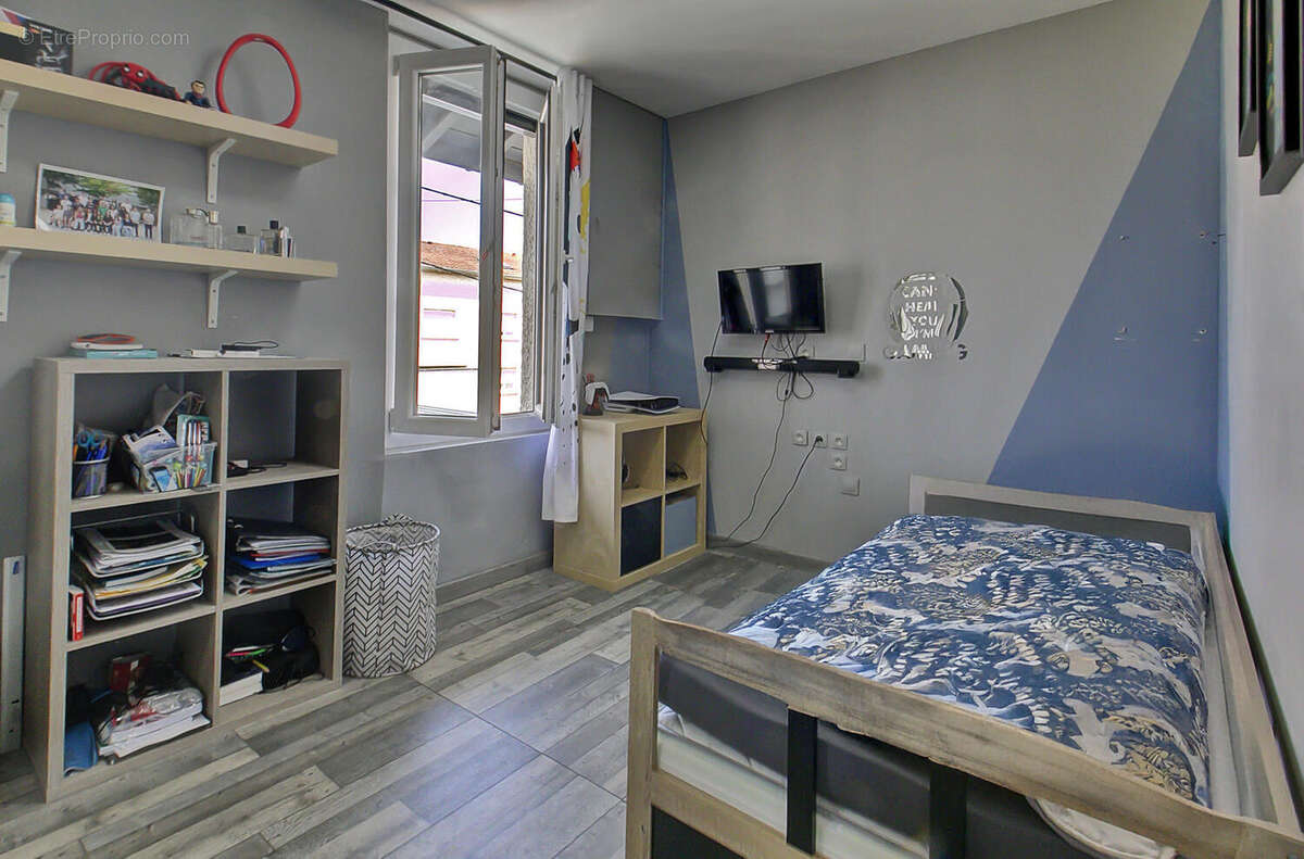 Janneyrias, maison de charme rénovée avec goût - photo 9