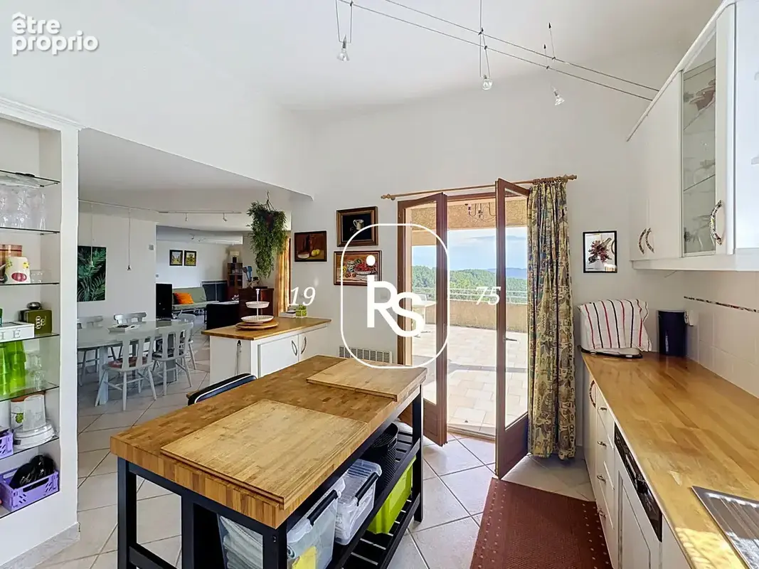Avec une vue époustouflante, villa de 123 m2 habitables, une piscine et 2,23 ha de terrain - photo 9