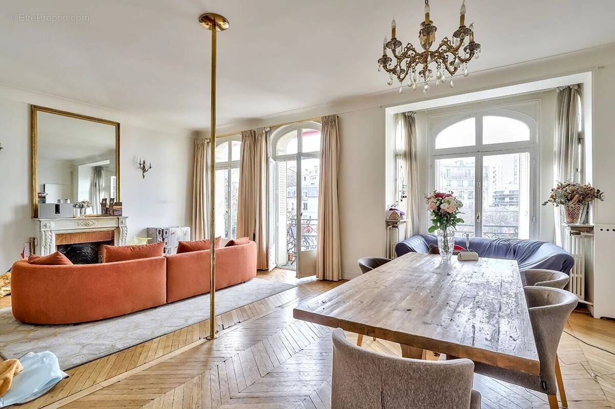 Appartement à PARIS-15E