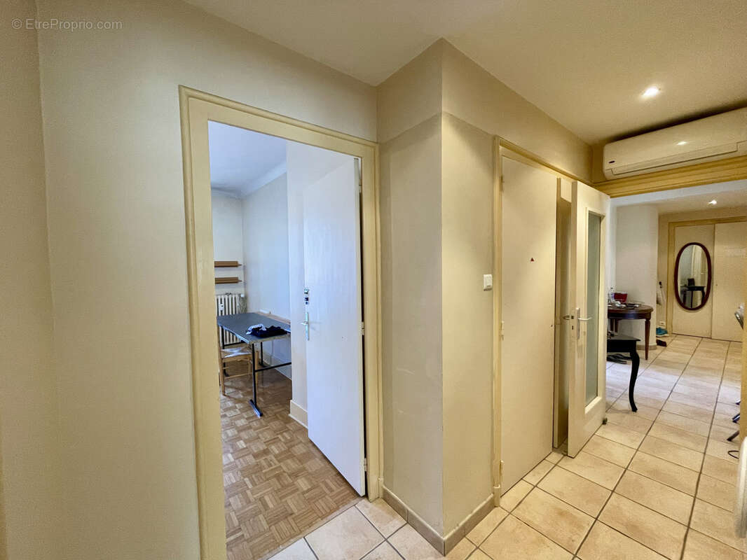 Appartement T3 de 85 m2 en plein cœur de Chambéry avec ascenseur - photo 7