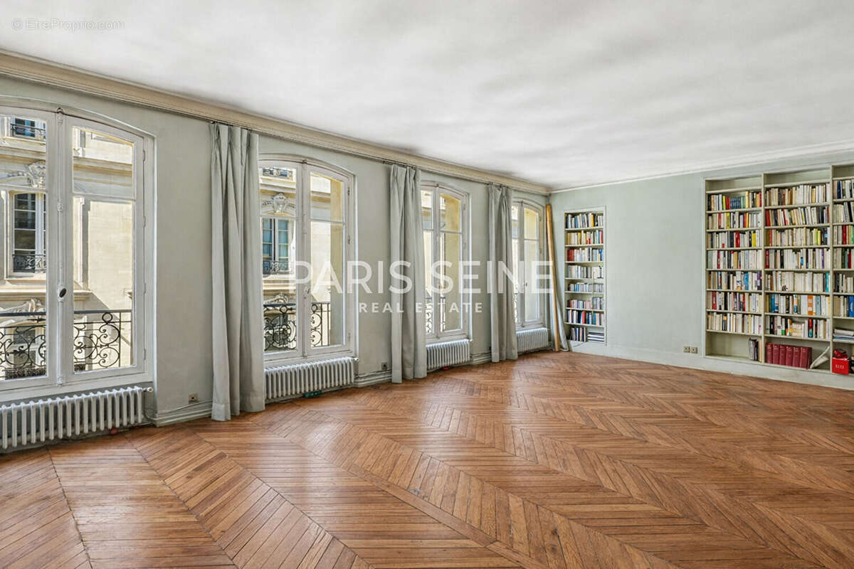 Appartement à PARIS-7E