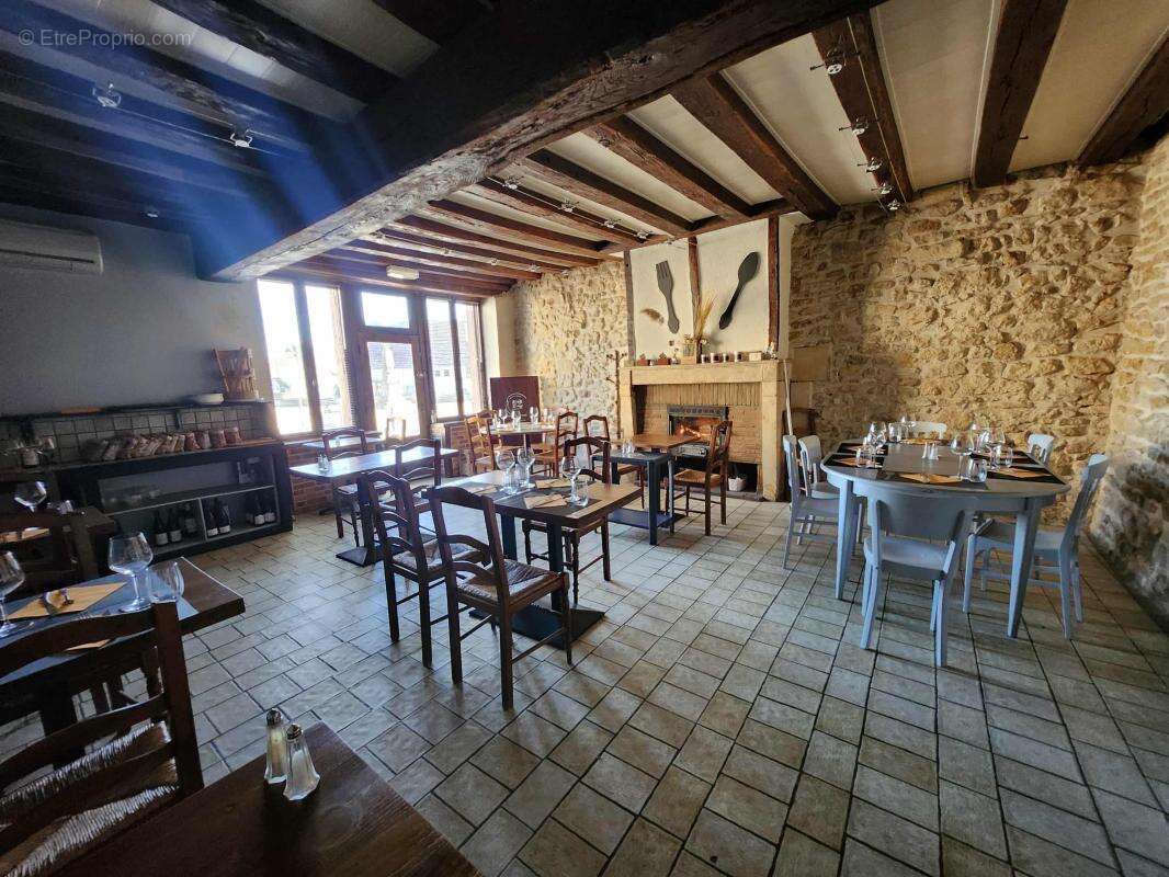 Autre à COURS-LES-BARRES