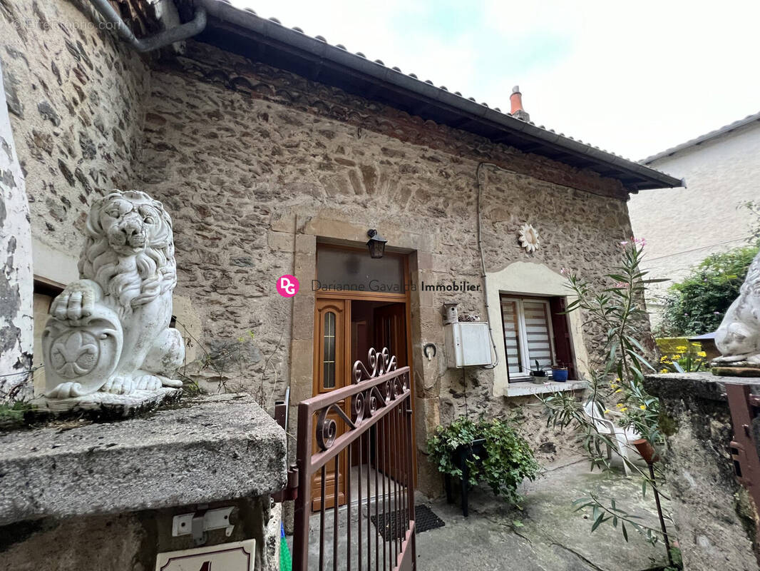 Maison à LIVINHAC-LE-HAUT