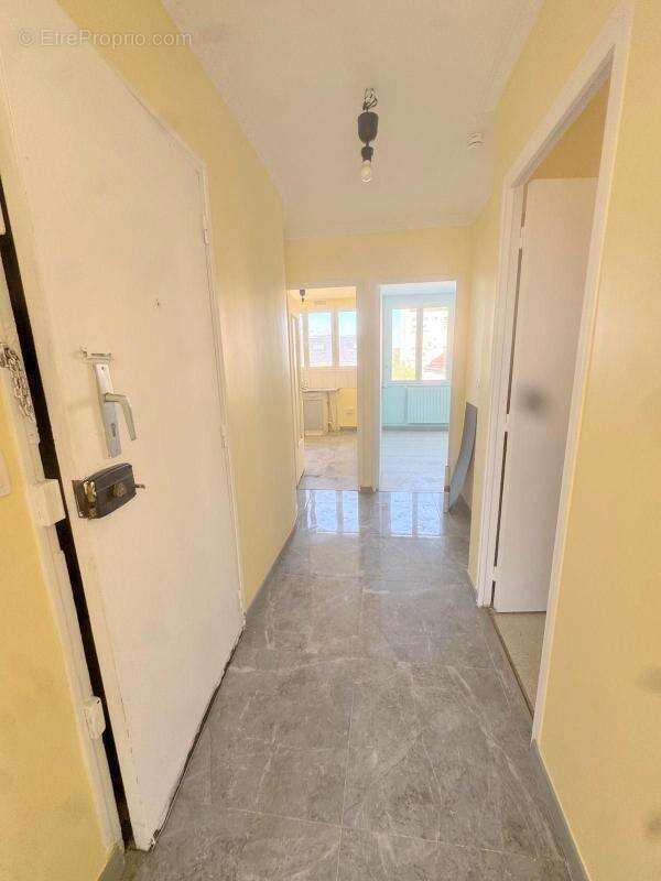 Appartement À Vendre - photo 2