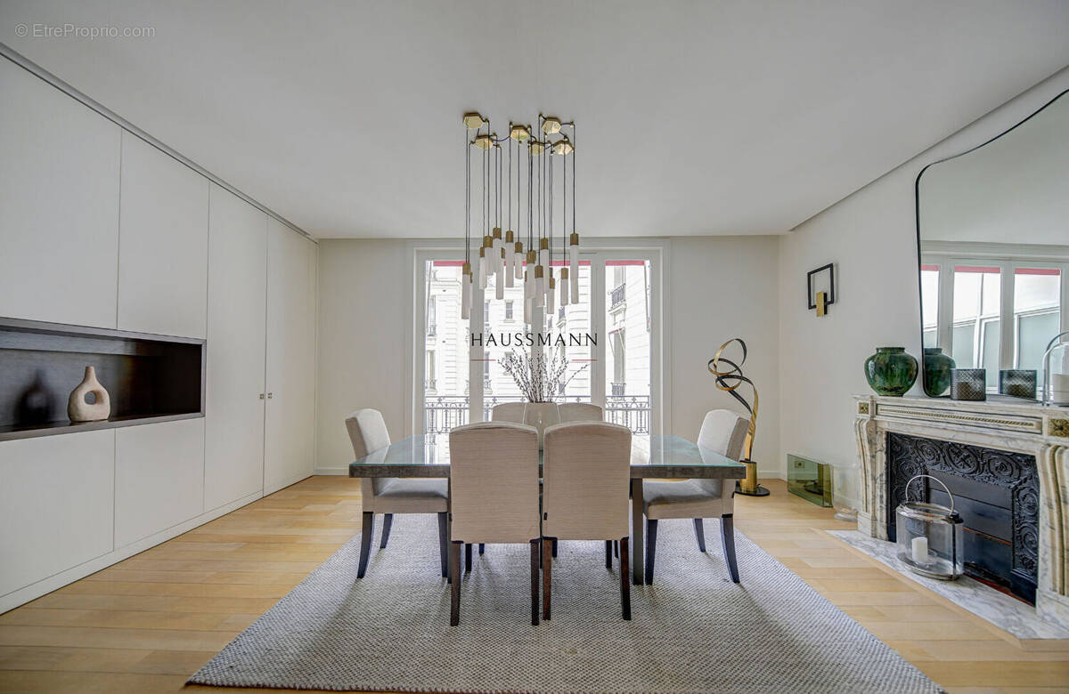 Appartement à PARIS-16E