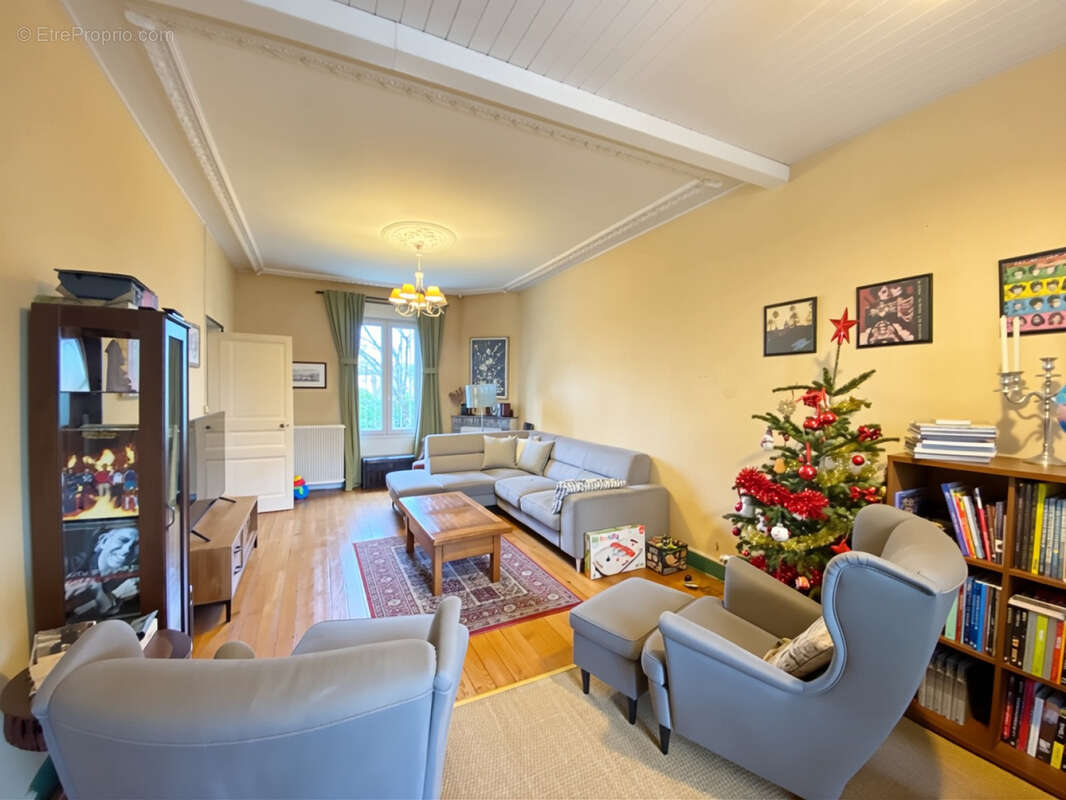 Maison à SAINT-YRIEIX-SUR-CHARENTE