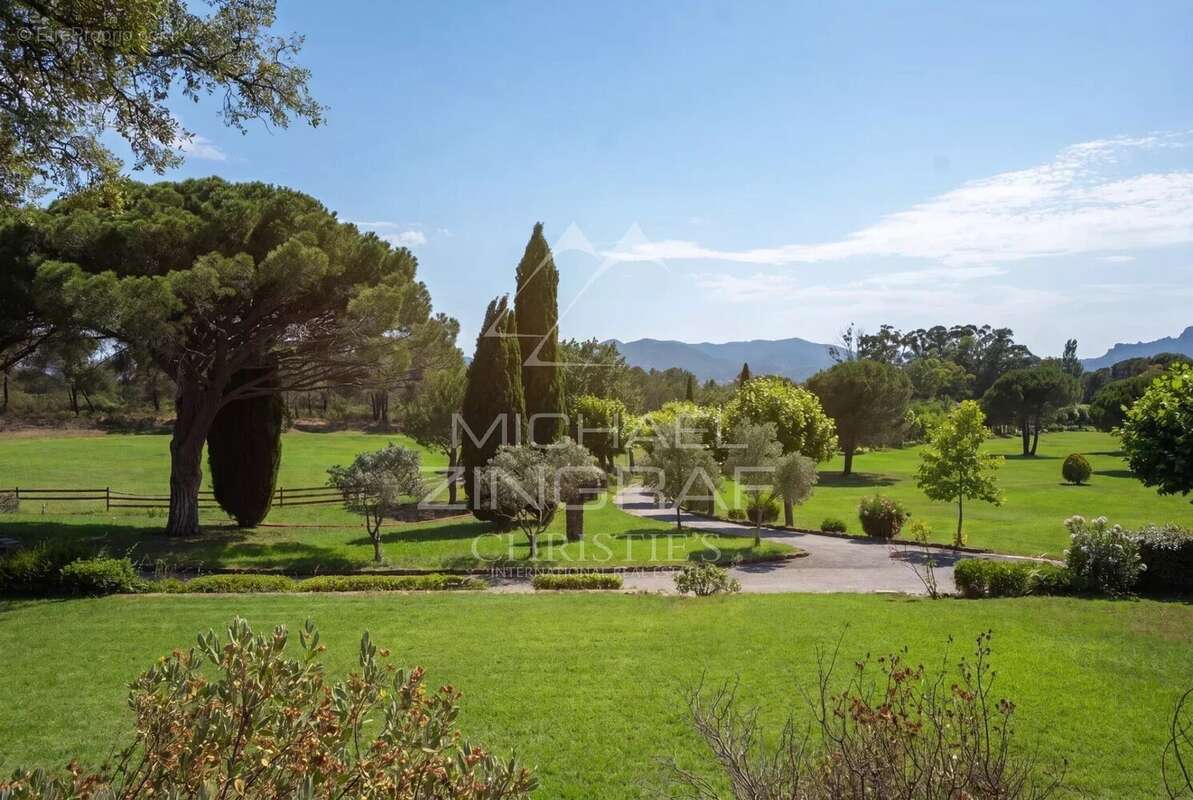Maison à PUGET-SUR-ARGENS