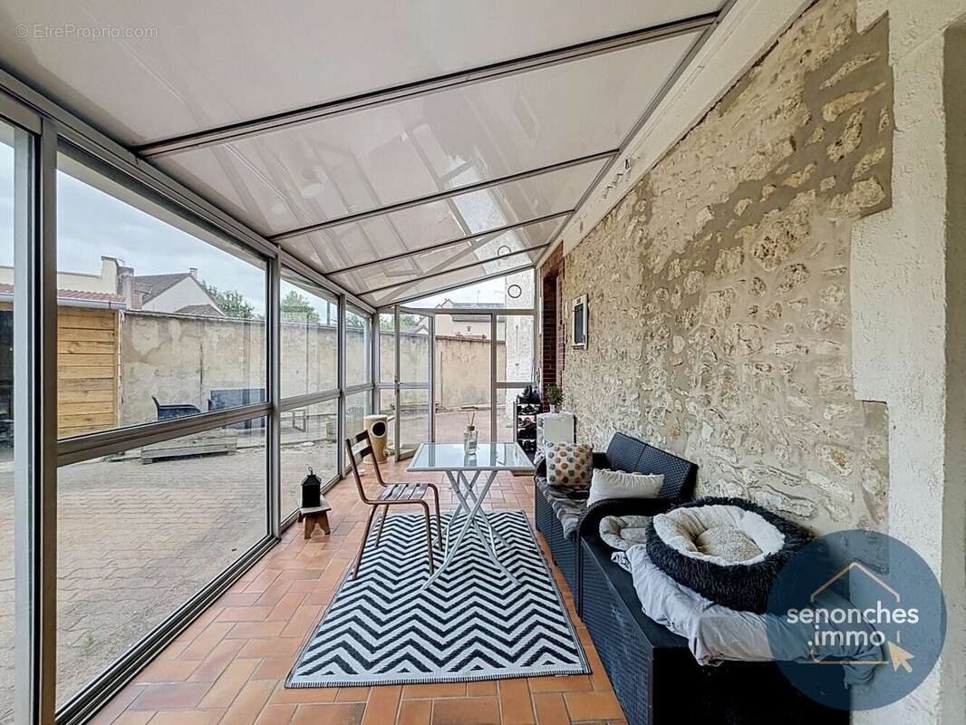 Maison de ville 4 pièces  86 m²  3 chambres  Centre-ville de Le Coudray - photo 2