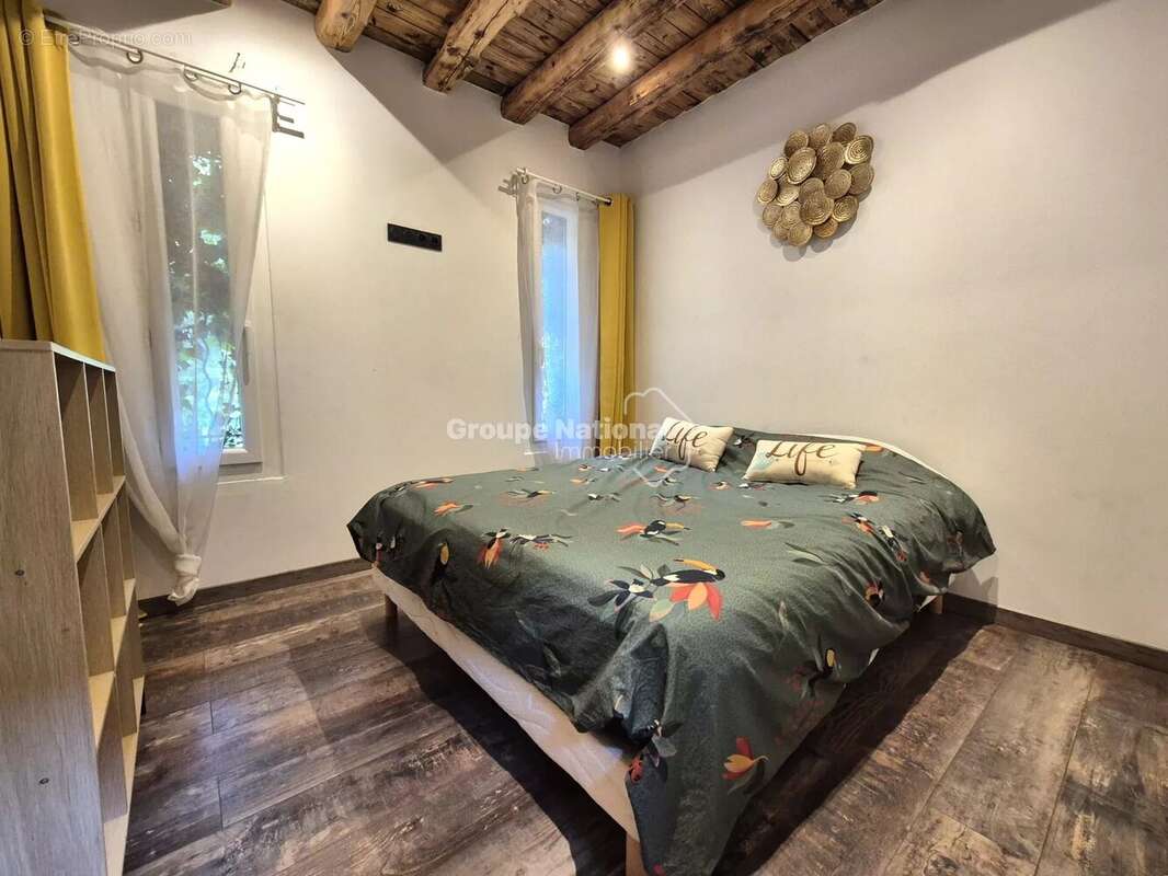 Maison à ENTRAIGUES-SUR-LA-SORGUE