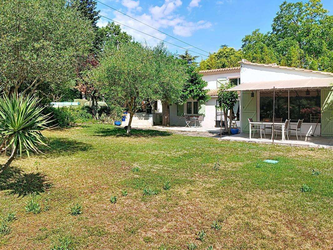 Villa sur 1700m² de terrain avec piscine, appartement et garage - LE VAL - photo 4