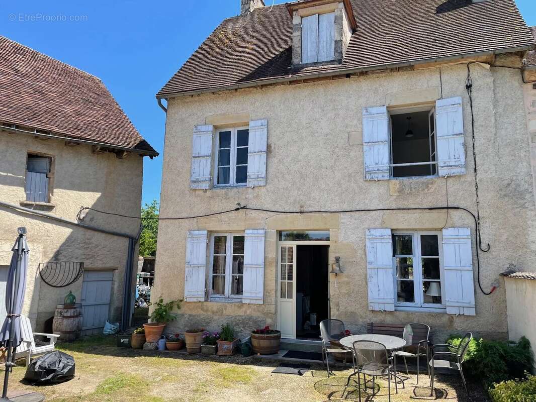 Maison à CHERVEIX-CUBAS