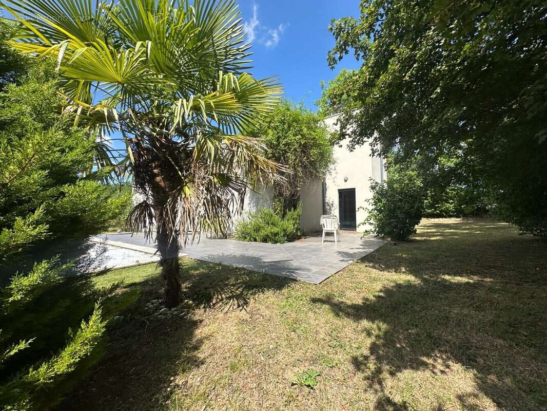 Maison à SAINT-SIMEON-DE-BRESSIEUX