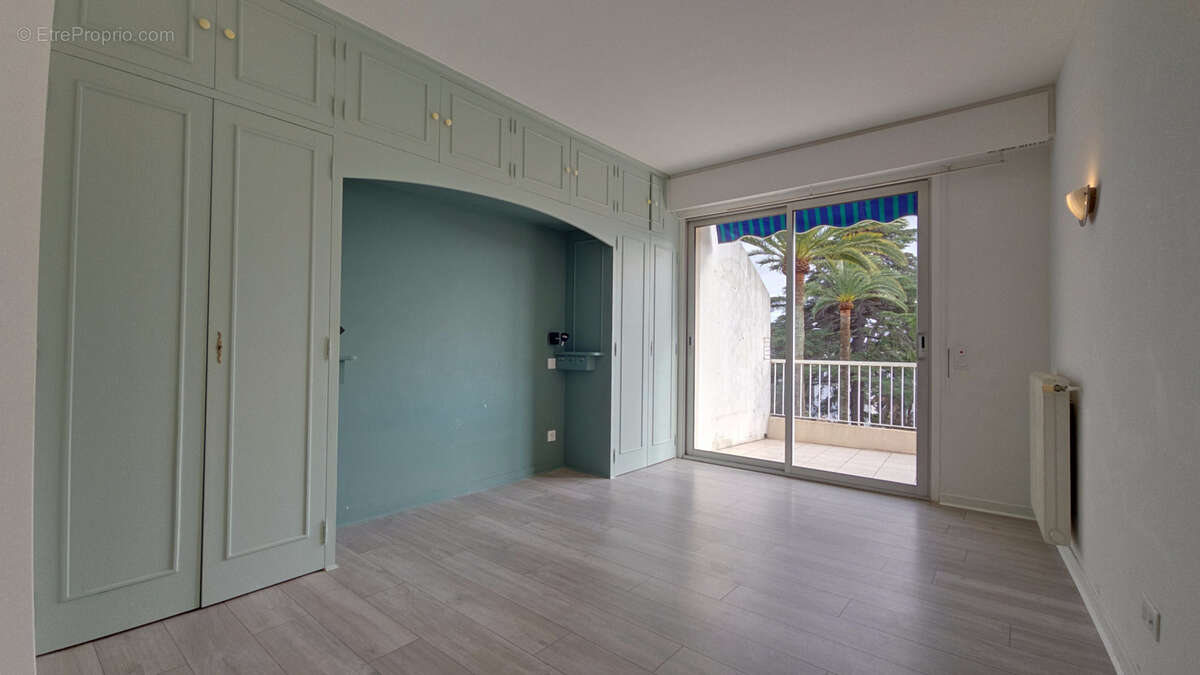 LE CANNET à vendre 4 pièces de 112 m2 en dernier étage avec terrasses cave et garage - photo 15