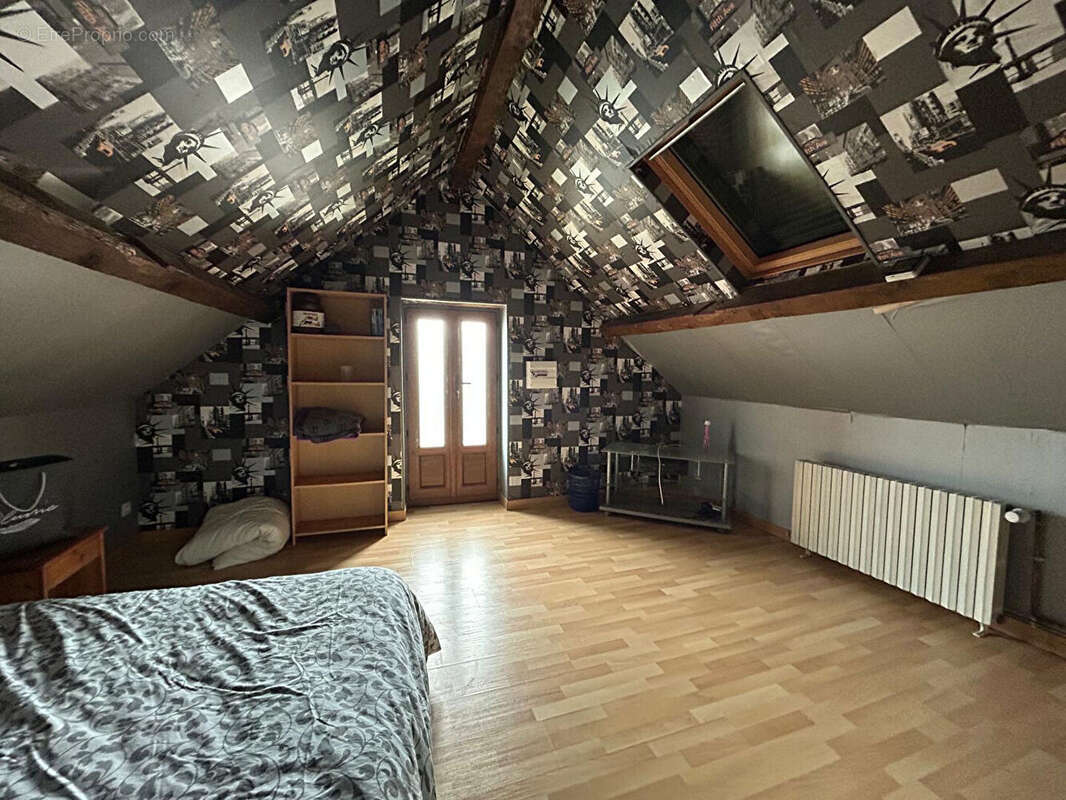 Maison à MARSEILLES-LES-AUBIGNY