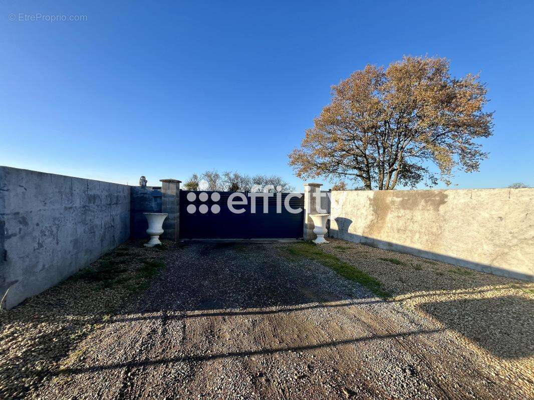 Maison à VENDEUVRE-DU-POITOU