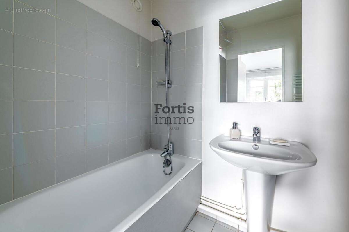 Appartement à PARIS-20E