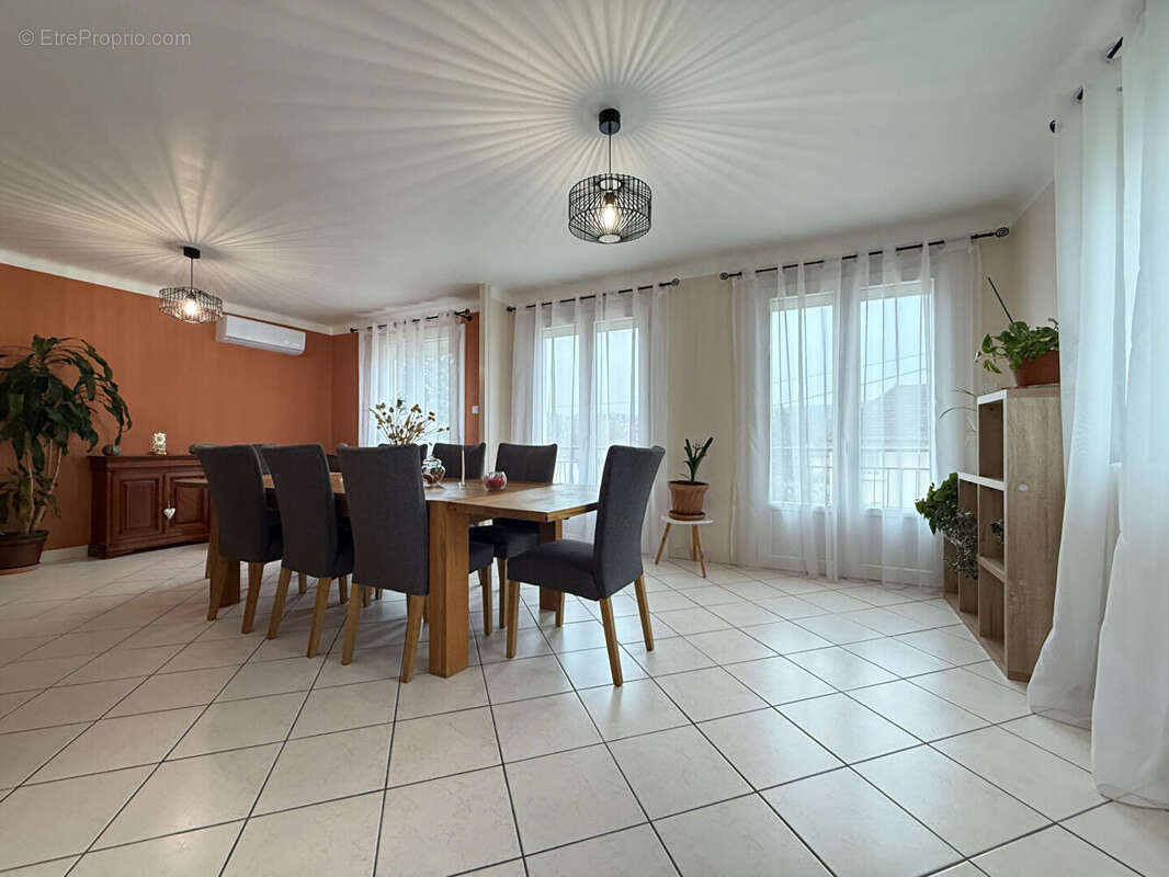 Maison à LONS-LE-SAUNIER