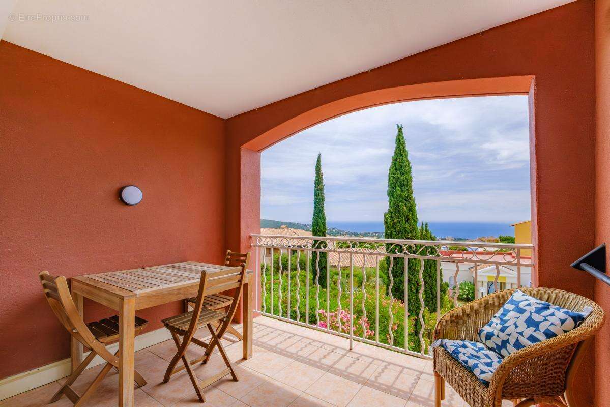 T2 rénové et meublé  avec vue mer et piscine aux Issambres - photo 7