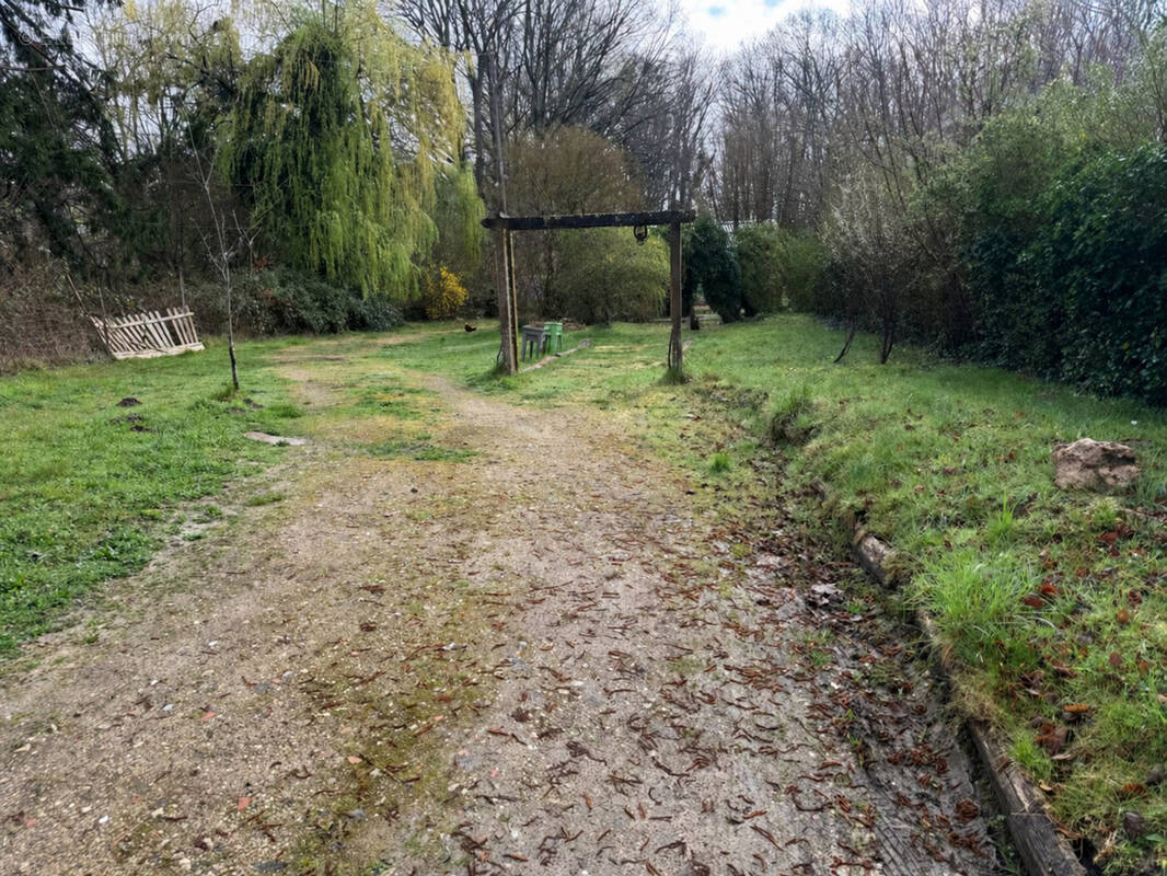 Terrain à VULAINES-SUR-SEINE