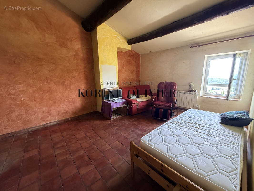 Appartement à EGUILLES