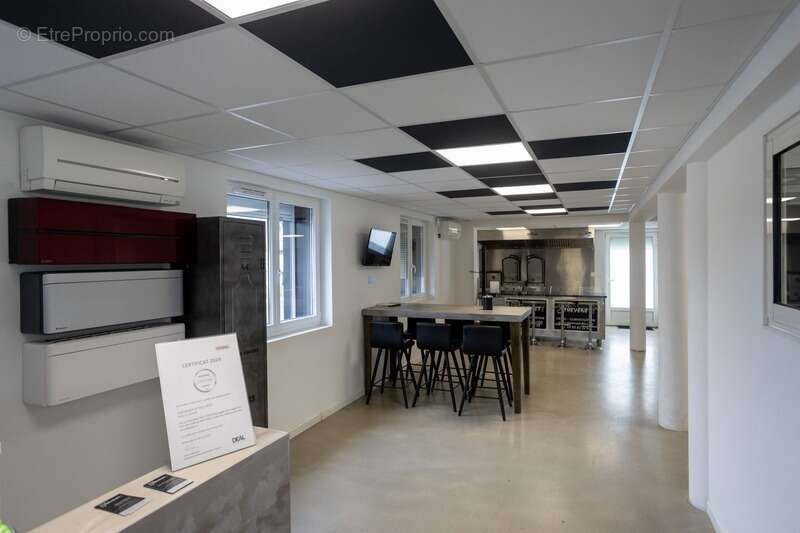 Commerce à PARAY-LE-MONIAL