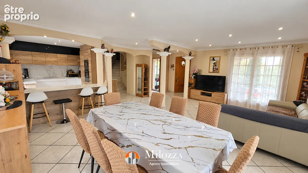 Maison 5 pièces avec piscine et double garage - L'Isle-d'Abeau, Trois Vallons - photo 4