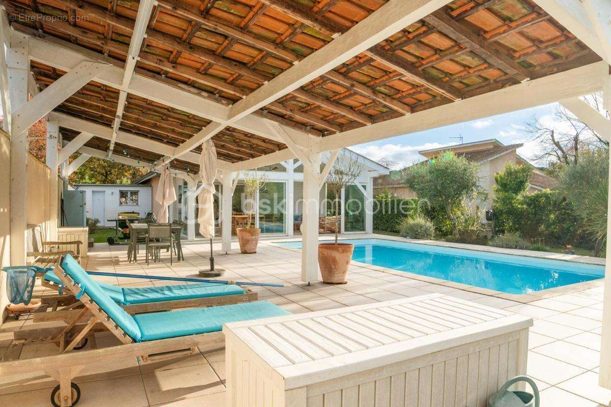Pessac – Quartier de l’Alouette Maison familiale de plain-pied – 175 m² – Terrain 800 m² avec piscineB - photo 2