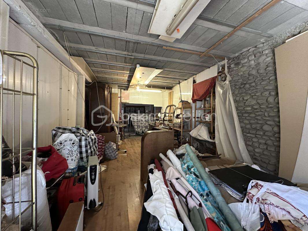 Local commercial spacieux de 79m² en plein centre-ville : idéal pour votre activité professionnelle - photo 7