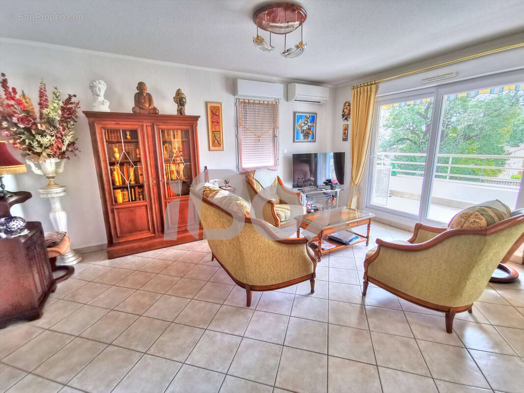 Appartement à SOLLIES-PONT