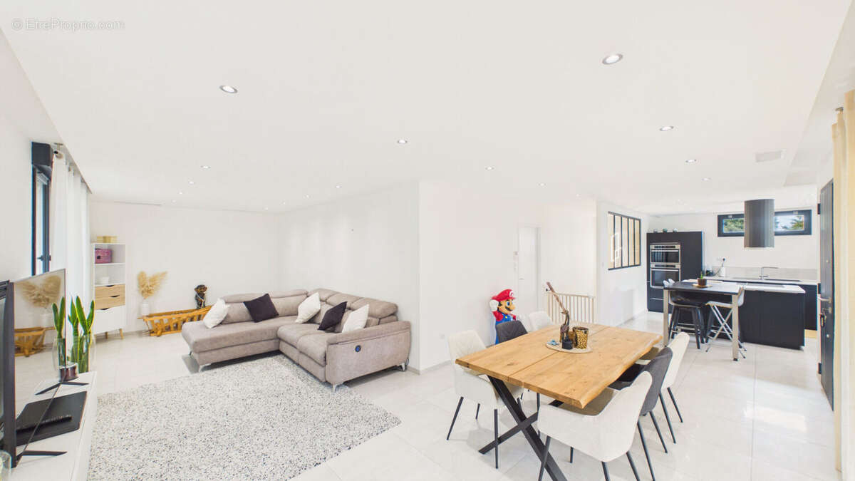 Maison entièrement rénovée de 140 m² au calme sans vis à vis - photo 2