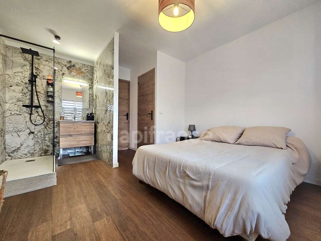 Ensemble immobilier de 368 m2 divisé en 3 habitations, piscine, terrain 1683 m2 à VESCOVATO (Haute Corse) - photo 20
