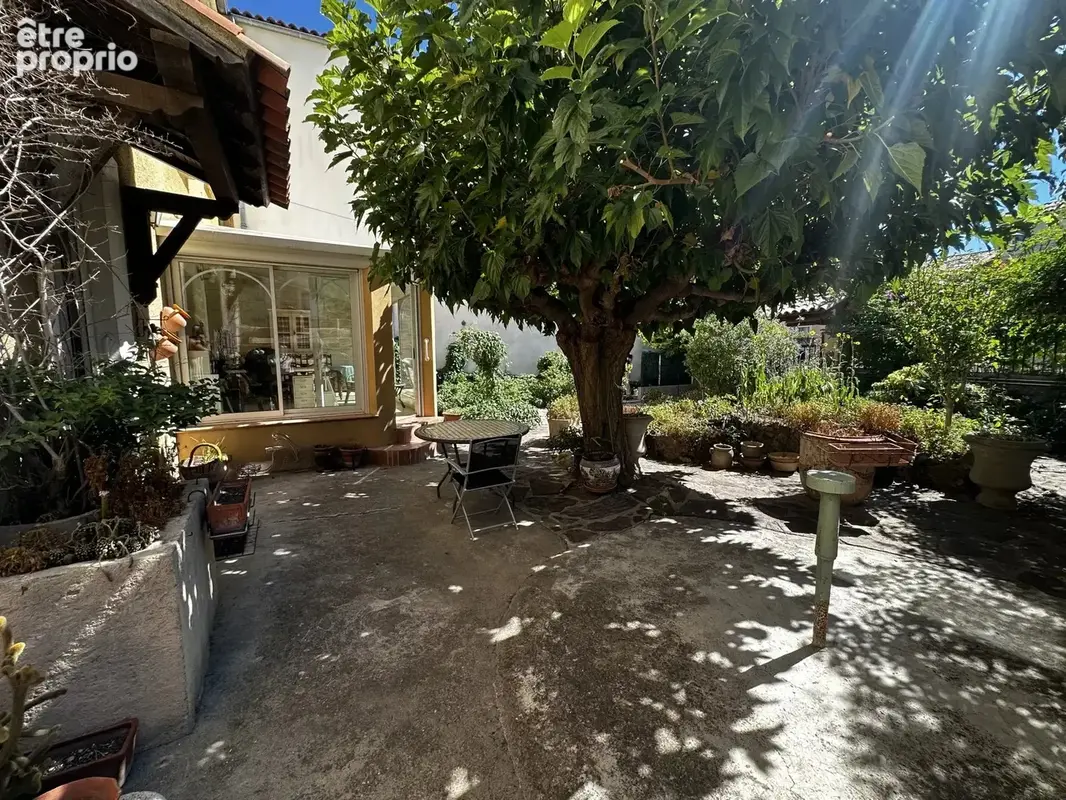 vaste maison de ville  180 m2 plus cour. - photo 2