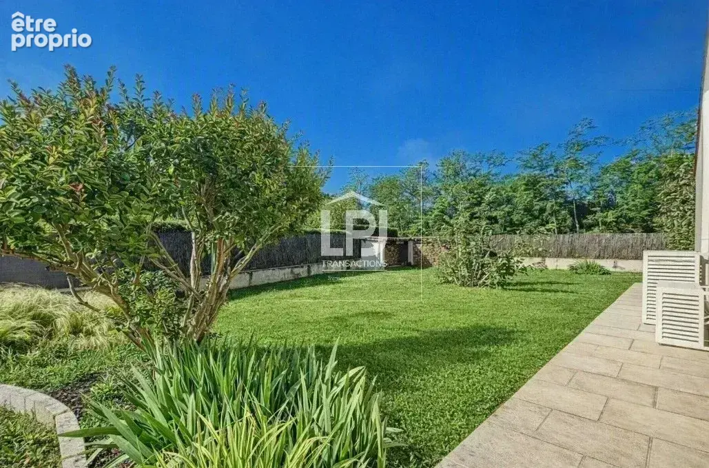 Magnifique maison T4 de plain-pied de 118 m² sur une parcelle arborée de 1 400 m² avec piscine et vaste garage - photo 14