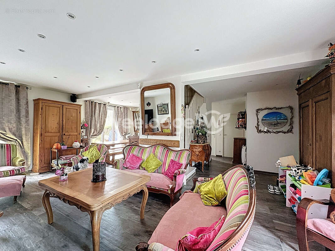 Maison à NEUVILLE-SUR-OISE