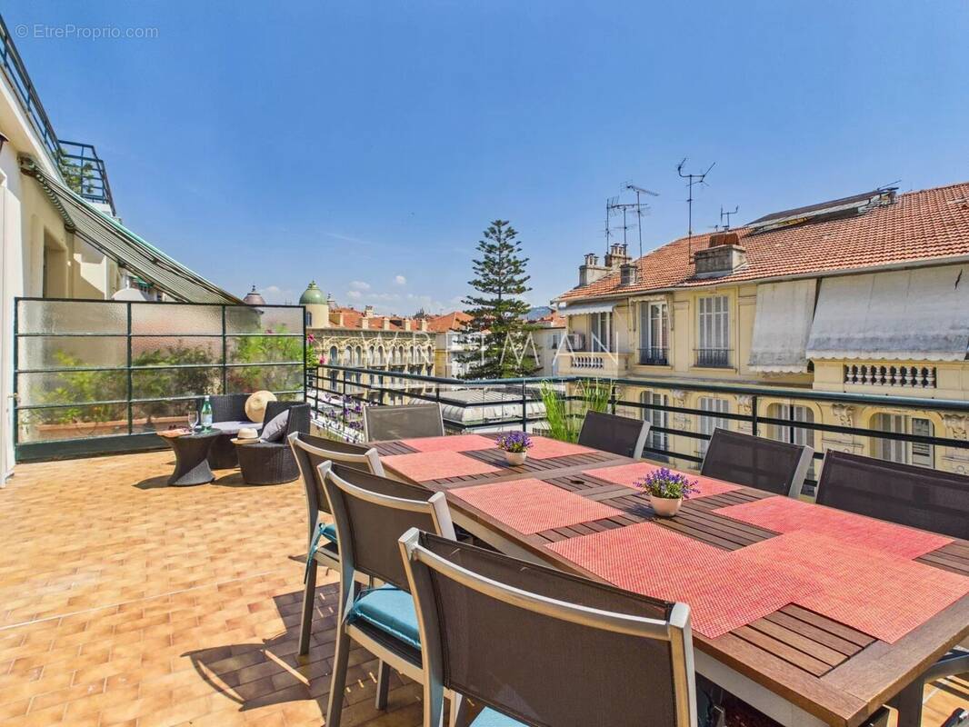 Bel appartement avec spacieuse terrasse – Nice Carré d'Or - photo 2