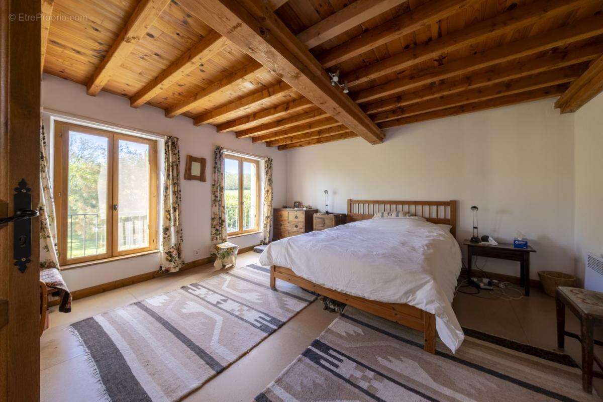 Maison à ESCUEILLENS-ET-SAINT-JUST-DE-BELENGARD