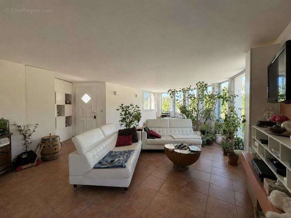 Maison 7 pièces - Quadruple exposition et environnement - photo 3