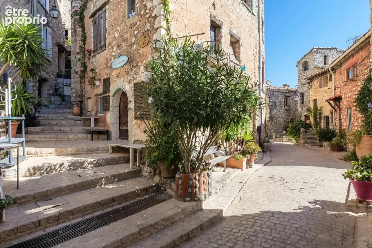 Tourrettes-sur-Loup - Maison de village rénovée avec vaste cave de 40 m² - photo 17