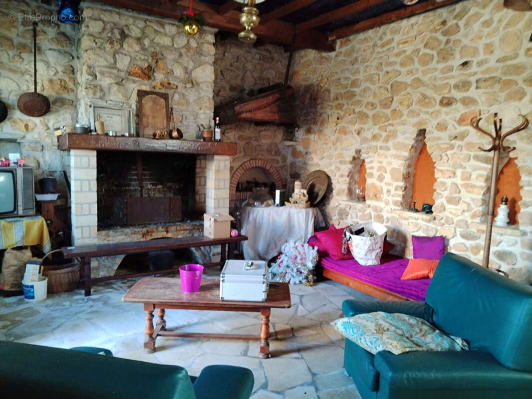 Appartement à MENESPLET