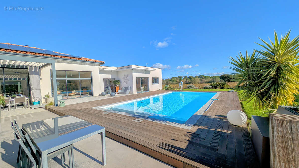 Maison à LAROQUE-DES-ALBERES