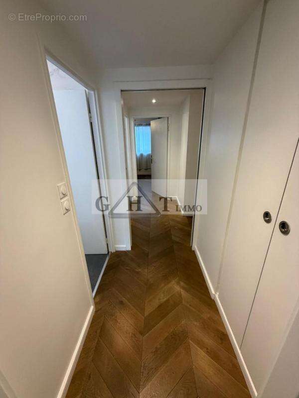 Cadre exceptionnel : Local professionnel/bureau 122m2 - photo 8