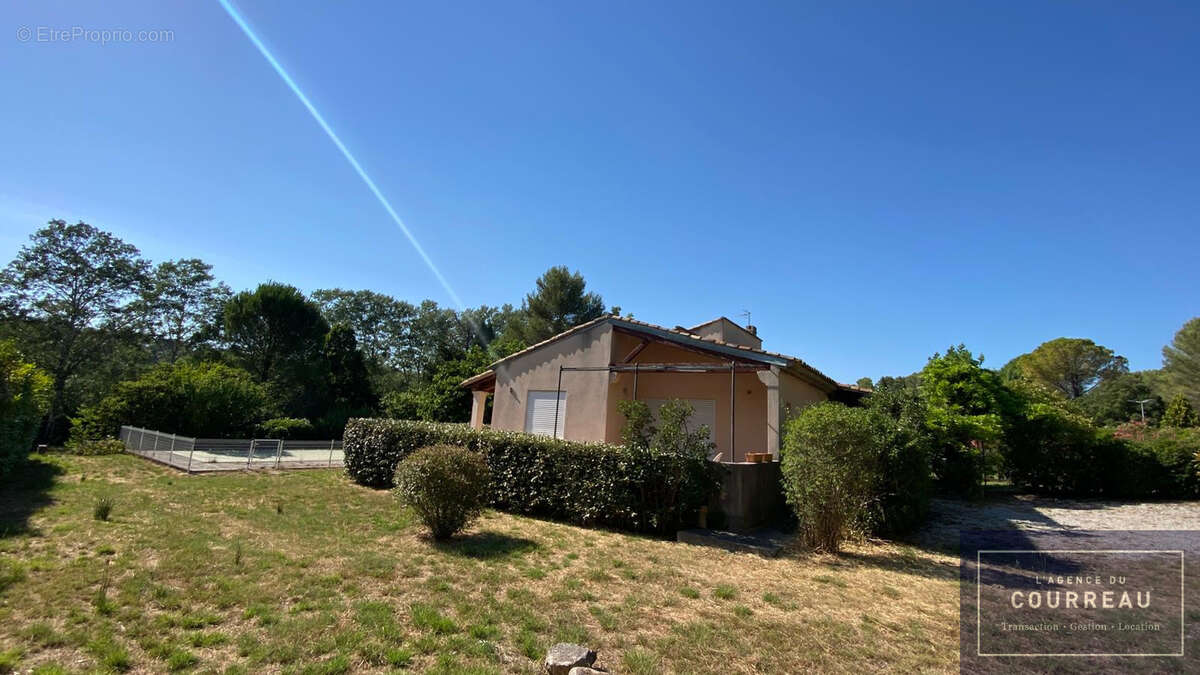 MAISON T5 de 163 M2 avec terrasses, piscine & garage - photo 14