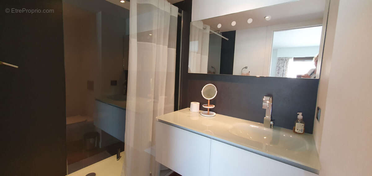 Appartement à MANDELIEU-LA-NAPOULE