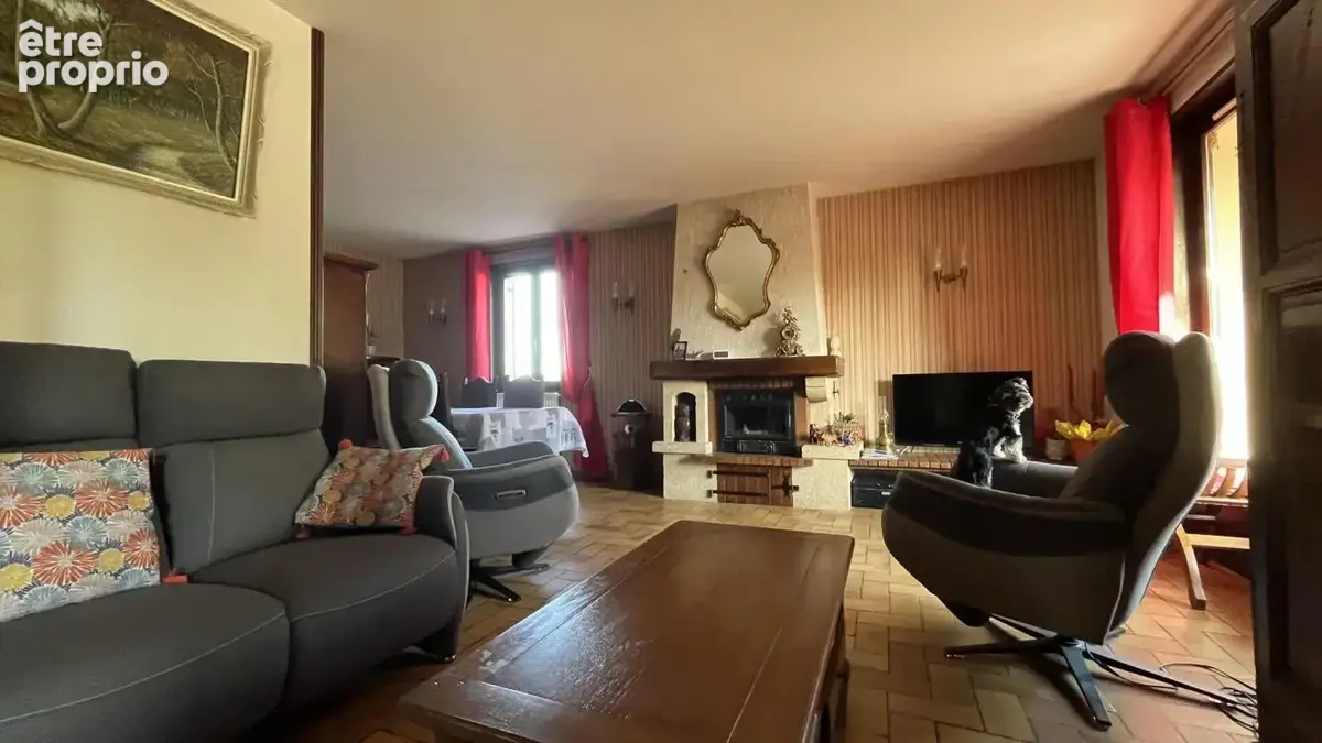 Pavillon sur 1344 m² de terrain avec piscine carrelée de 4 x 8 m - photo 3