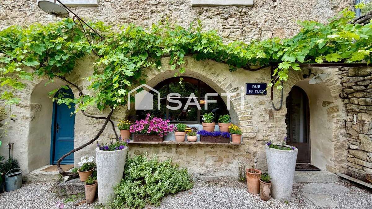 Maison 351 m² à Le Beaucet  - photo 4