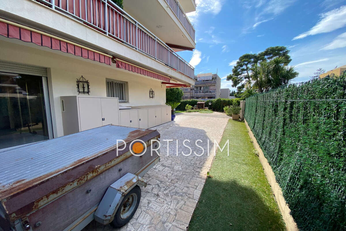 Appartement à SAINT-LAURENT-DU-VAR