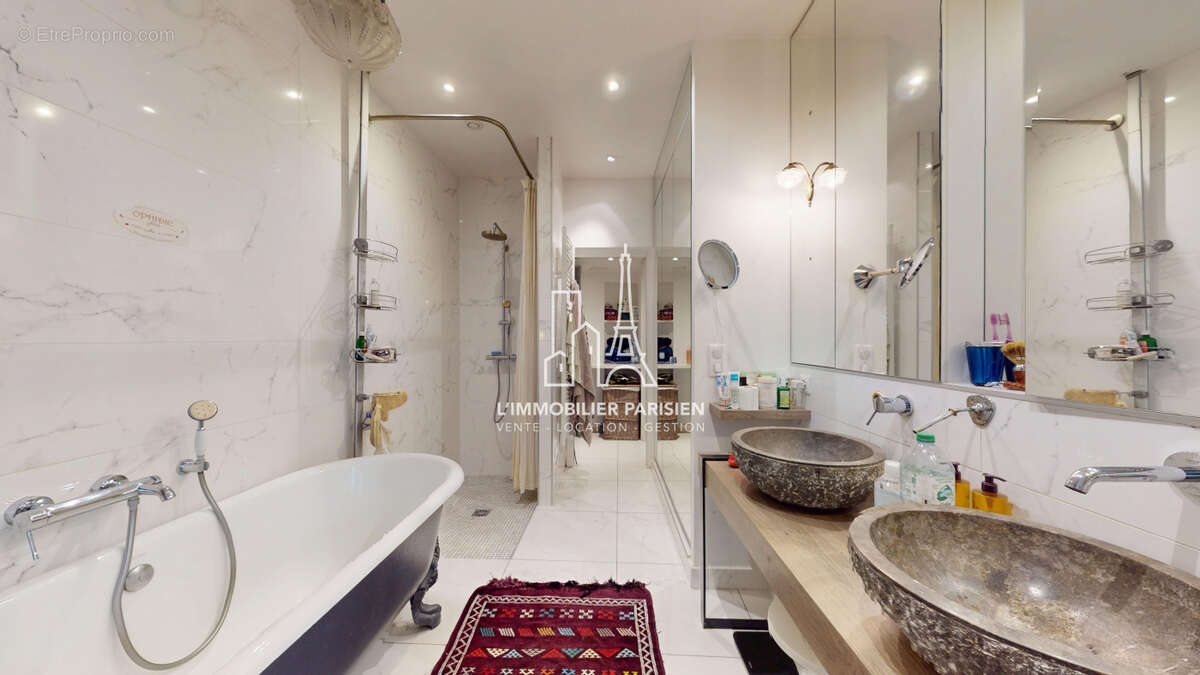 Appartement à PARIS-18E