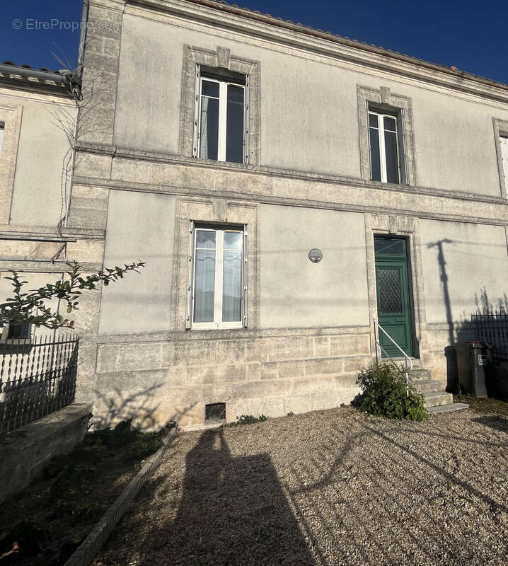 Maison à SAINT-YRIEIX-SUR-CHARENTE