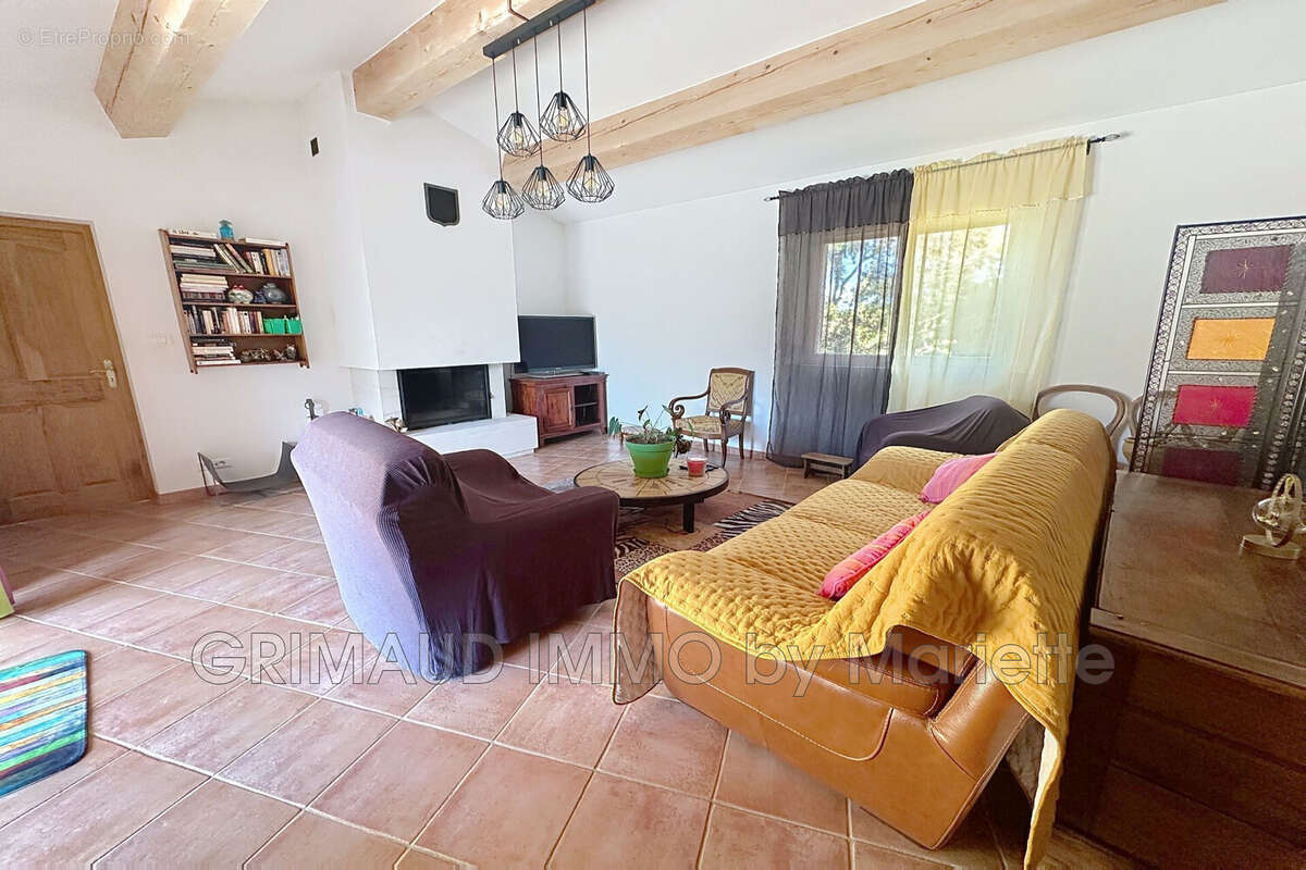 Maison à LA GARDE-FREINET